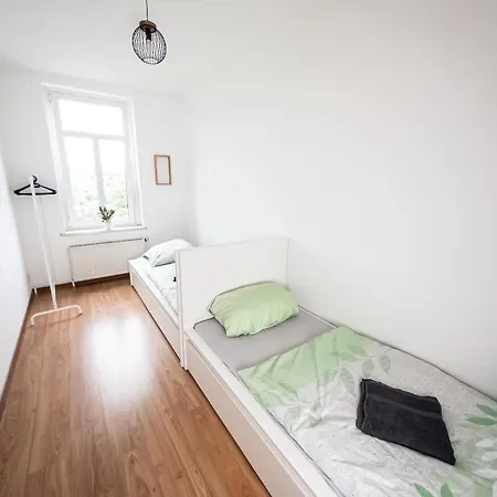 3-room With 4 Single Beds Apartamento